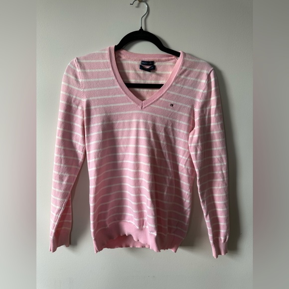TOMMY HILFIGER SIZE MEDIUM SWEATER - Picture 1 of 6